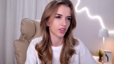 Snapshot of entya chatting on November 19, 7:30 am entya online show from November 19, 7:30 am