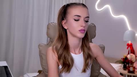 Snapshot of entya chatting on December 15, 7:01 am entya online show from December 15, 7:01 am