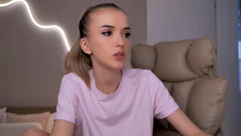 Snapshot of entya chatting on February 2, 9:08 am entya online show from February 2, 9:08 am