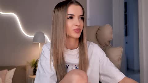 Snapshot of entya chatting on February 3, 9:14 am entya online show from February 3, 9:14 am