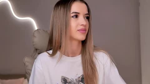 Snapshot of entya chatting on February 5, 7:35 am entya online show from February 5, 7:35 am