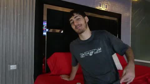 Snapshot of enzo_crown chatting on March 31, 8:20 pm Enzo online show from March 31, 8:20 pm