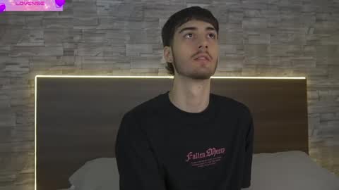 Snapshot of enzo_crown chatting on April 1, 8:06 pm Enzo online show from April 1, 8:06 pm