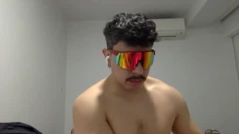 Snapshot of enzo_giovan chatting on April 5, 6:10 am enzo_giovan online show from April 5, 6:10 am