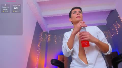 Snapshot of enzo_martinez18 chatting on September 29, 4:56 pm Enzo online show from September 29, 4:56 pm
