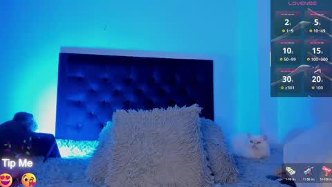 Snapshot of enzo_wolf3_3 chatting on April 27, 8:51 pm Enzo online show from April 27, 8:51 pm