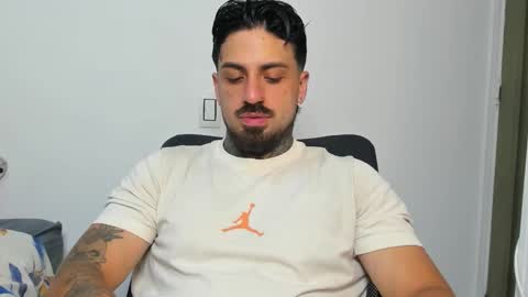 Snapshot of enzoaren chatting on October 29, 11:50 pm Enzo Aren online show from October 29, 11:50 pm