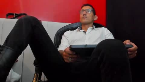 Snapshot of enzopratt chatting on March 9, 3:43 am Enzo Pratt online show from March 9, 3:43 am