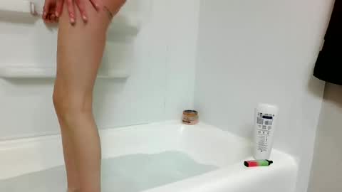 Snapshot of eofficiall chatting on December 10, 9:55 am Eve online show from December 10, 9:55 am