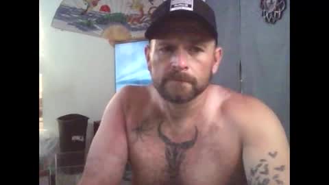 Snapshot of epictriggz chatting on April 13, 5:18 pm slutcouple online show from April 13, 5:18 pm