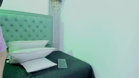 Snapshot of erack_and_emmy chatting on October 18, 4:26 am erack_and_emmy online show from October 18, 4:26 am