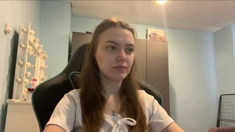 Lily online show from April 18, 1:09 am