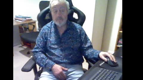 erasmus_d online show from January 12, 6:05 pm