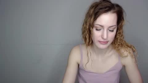 Snapshot of erdbeeren_mit_sahne chatting on December 9, 6:01 am Erdbeeren mit Sahne online show from December 9, 6:01 am