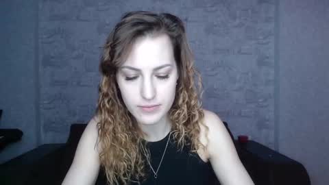 Snapshot of erdbeeren_mit_sahne chatting on February 25, 6:03 am Erdbeeren mit Sahne online show from February 25, 6:03 am