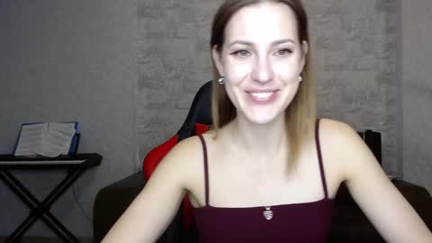 Snapshot of erdbeeren_mit_sahne chatting on November 13, 6:07 pm Erdbeeren mit Sahne online show from November 13, 6:07 pm