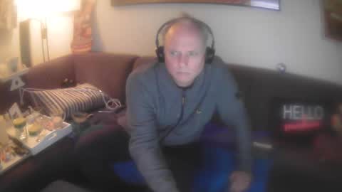 Snapshot of eric204 chatting on November 23, 3:39 am Eric online show from November 23, 3:39 am