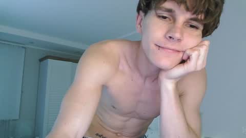 Snapshot of eric_crush chatting on December 18, 3:58 am Eric Crush online show from December 18, 3:58 am