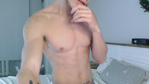 Snapshot of eric_crush chatting on December 20, 3:36 am Eric Crush online show from December 20, 3:36 am