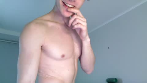 Snapshot of eric_crush chatting on January 6, 3:42 am Eric Crush online show from January 6, 3:42 am