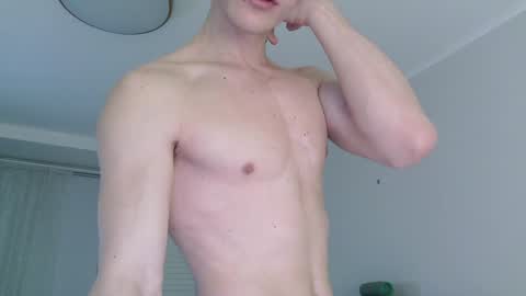 Snapshot of eric_crush chatting on February 9, 3:53 am Eric Crush online show from February 9, 3:53 am