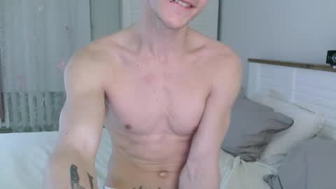 Snapshot of eric_crush chatting on February 15, 3:42 am Eric Crush online show from February 15, 3:42 am