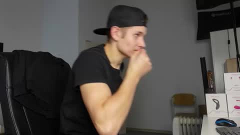 Snapshot of eric_poston chatting on September 23, 7:28 pm    online show from September 23, 7:28 pm