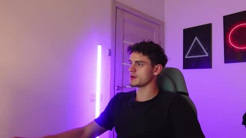 Snapshot of eric_poston chatting on September 24, 1:36 pm    online show from September 24, 1:36 pm