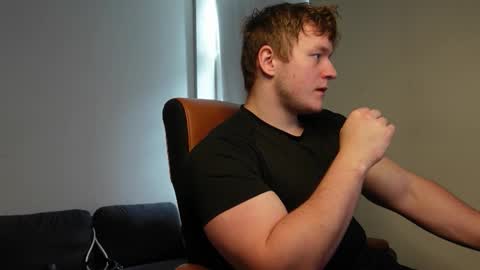 Snapshot of eric_poston chatting on September 25, 10:08 am    online show from September 25, 10:08 am