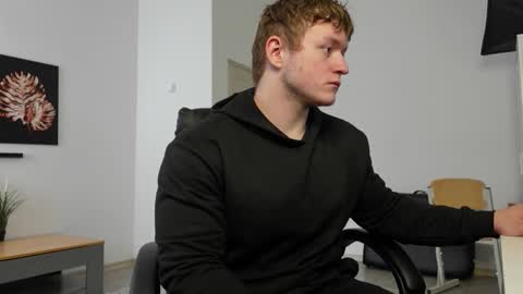 Snapshot of eric_poston chatting on September 29, 12:21 pm    online show from September 29, 12:21 pm