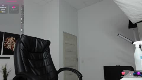 Snapshot of eric_poston chatting on October 6, 6:22 am    online show from October 6, 6:22 am