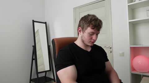 Snapshot of eric_poston chatting on October 7, 7:16 am    online show from October 7, 7:16 am