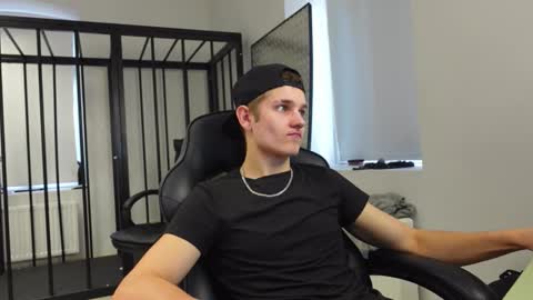 Snapshot of eric_poston chatting on October 8, 12:25 pm    online show from October 8, 12:25 pm