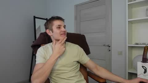 Snapshot of eric_poston chatting on October 9, 8:01 am    online show from October 9, 8:01 am