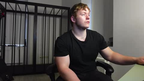 Snapshot of eric_poston chatting on October 11, 5:28 am    online show from October 11, 5:28 am