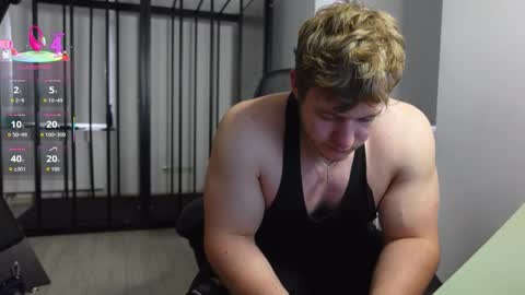 Snapshot of eric_poston chatting on October 12, 5:39 am    online show from October 12, 5:39 am