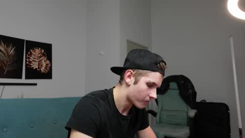 Snapshot of eric_poston chatting on October 12, 5:45 pm    online show from October 12, 5:45 pm