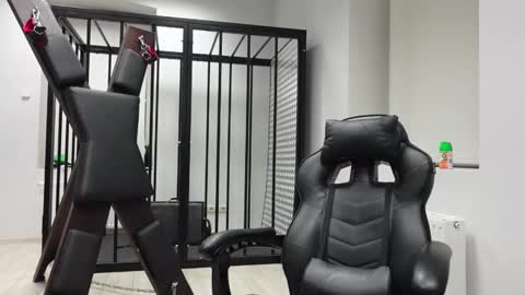 Snapshot of eric_poston chatting on October 19, 6:52 pm    online show from October 19, 6:52 pm