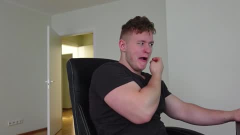 Snapshot of eric_poston chatting on October 21, 6:36 am    online show from October 21, 6:36 am