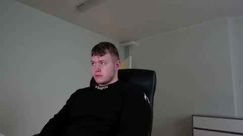 Snapshot of eric_poston chatting on October 27, 1:26 pm    online show from October 27, 1:26 pm