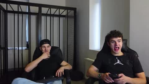 Snapshot of eric_poston chatting on October 29, 2:30 pm    online show from October 29, 2:30 pm