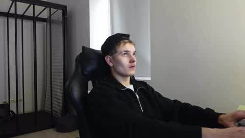 Snapshot of eric_poston chatting on October 30, 9:22 am    online show from October 30, 9:22 am