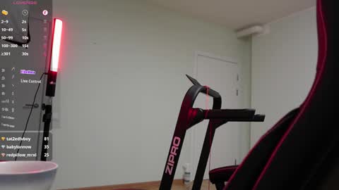 Snapshot of eric_poston chatting on October 30, 9:26 pm    online show from October 30, 9:26 pm