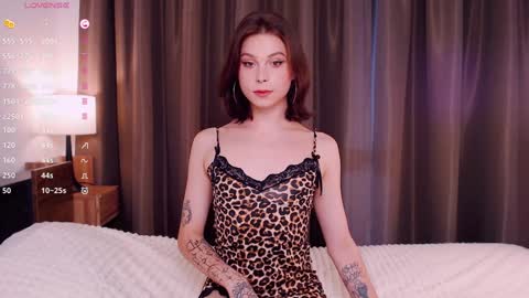 Snapshot of ericaglam chatting on December 15, 8:41 am Erica online show from December 15, 8:41 am