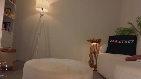 Call me Erica online show from December 4, 10:02 am