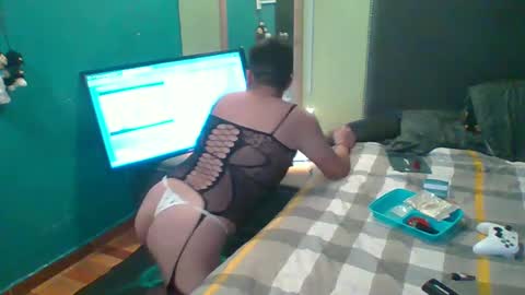 Snapshot of ericareh chatting on September 19, 7:10 am ericareh online show from September 19, 7:10 am