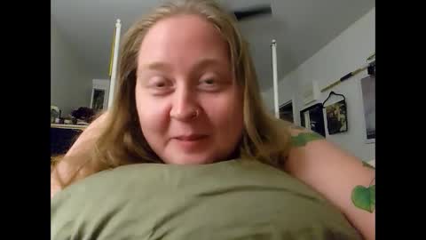 Snapshot of ericatulip chatting on September 21, 7:10 am ericatulip 3 online show from September 21, 7:10 am