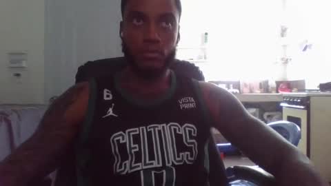 Snapshot of ericbuck chatting on December 18, 5:52 pm Eric Buck online show from December 18, 5:52 pm