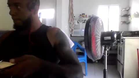 Snapshot of ericbuck chatting on February 24, 8:58 pm Eric Buck online show from February 24, 8:58 pm