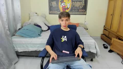 Snapshot of erick_de_rossee chatting on December 4, 7:00 pm erick_de_rossee online show from December 4, 7:00 pm